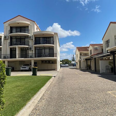 City Ville Apartments And Motel Rockhampton Exteriör bild